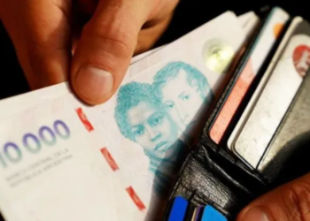 Los salarios formales suben pero pierden ante la inflación