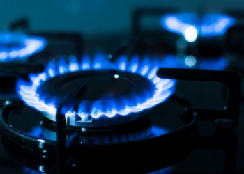 Aumenta el gas: el Gobierno oficializa suba de un impuesto que repercutirá en las tarifas desde enero de 2026