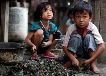 Según la UCA, bajó “fuertemente” la pobreza por ingresos