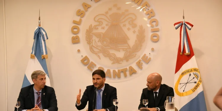 En la Bolsa de Comercio de Santa Fe Maximiliano Pullaro dijo que su gobierno es un “aliado natural” de sectores productivos