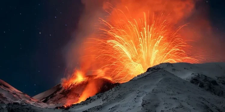 El más grande de Europa El volcán Etna entró en una nueva fase eruptiva y lanzó lava a 400 metros: las impactantes imágenes