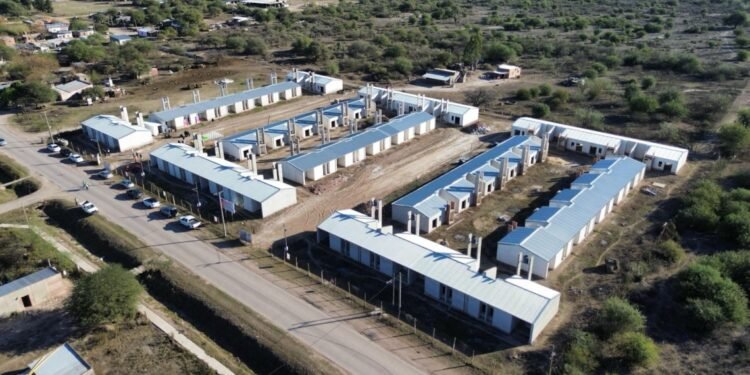 Tostado: 45 viviendas que abandonó Nación, fueron retomadas por el Gobierno Provincial y entran en su etapa final de construcción