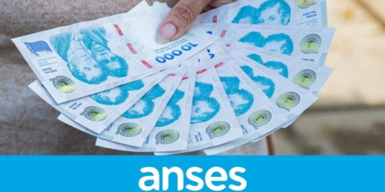 Jubilados reciben un refuerzo extra de ANSES además del aguinaldo