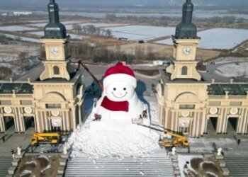 Récord mundial El muñeco de nieve más grande del mundo toma forma en China