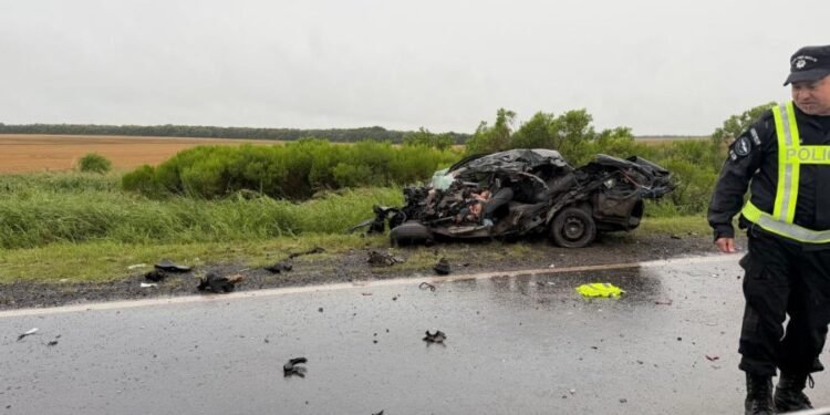 Choque fatal en Ruta 4: una persona murió tras el impacto entre un camión y un auto en María Luisa