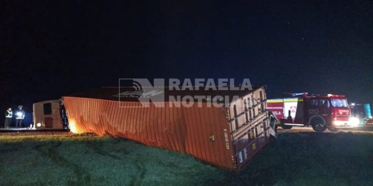 Volcó un camión en la RN 34, en jurisdicción de Lehmann