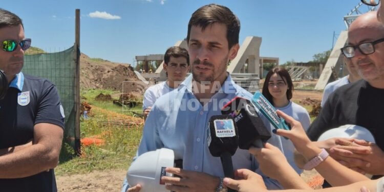 Viotti y el medallista olímpico Walter Pérez recorrieron la obra del Velódromo