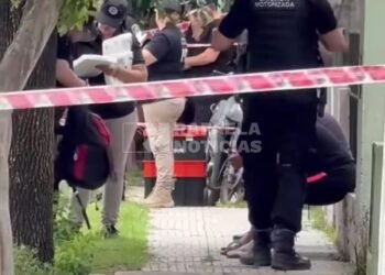 Conmoción en Esperanza: mataron a una mujer y su ex pareja murió tras chocar contra un camión