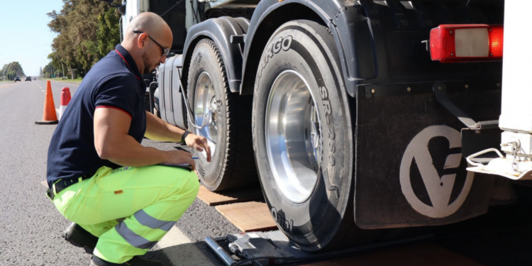 Pesaje de camiones: Provincia detectó excesos de hasta 25.000 kilos y las multas llegan hasta $ 18 millones