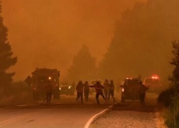 Incendios en la Comarca Andina: evacuaciones preventivas y corte total de la Ruta 40