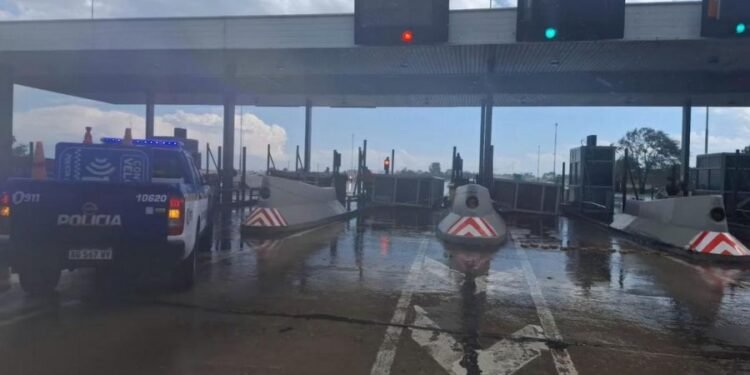 Trágico temporal en Córdoba: murió un trabajador vial al volcarse cabinas de peaje