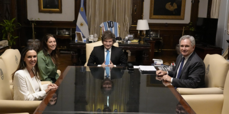 Milei se reunió con la fundadora de la ONG Alianza por Venezuela en Casa Rosada