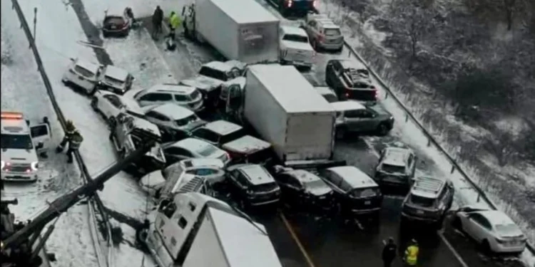 Choque en cadena Accidente múltiple en Nueva York: 30 vehículos involucrados y varios heridos