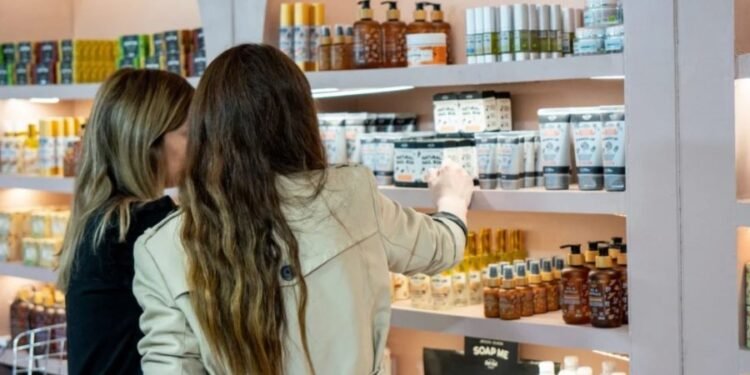 El comercio minorista pyme cerró 2025 con una suba moderada en sus ventas