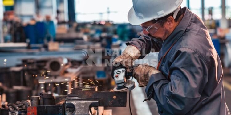El empleo industrial volvió a caer: se perdieron más de 20 mil puestos en un año