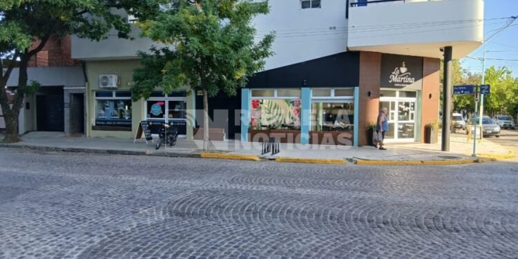 “¿Quién va a tomar un café así?”: una comerciante redujo horarios por miedo e inseguridad