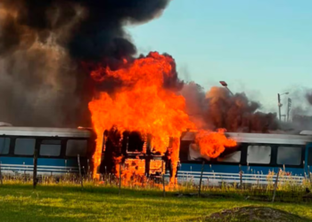 Investigan qué pasó con el Tren de las Sierras que se incendió completamente