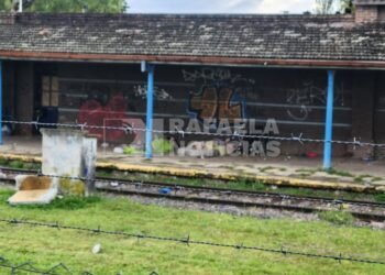 Volvieron a instalarse personas en situación de calle sobre los andenes de la estación de trenes de Rafaela