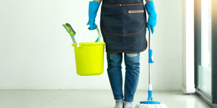 Aumento y bono para empleadas domésticas y niñeras: cuánto cobrarán en febrero y marzo de 2026