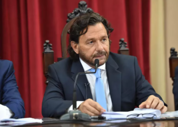 Tensión política por la reforma laboral: un gobernador denuncia amenazas de intervención al PJ para condicionar el voto