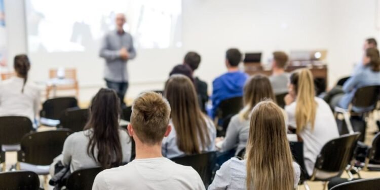 El empleo en comercio y servicios cayó en más de 32 mil puestos en noviembre