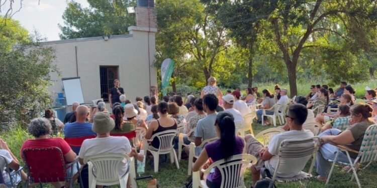Volver a la tierra: masiva participación en el Taller de Aromáticas y Medicinales