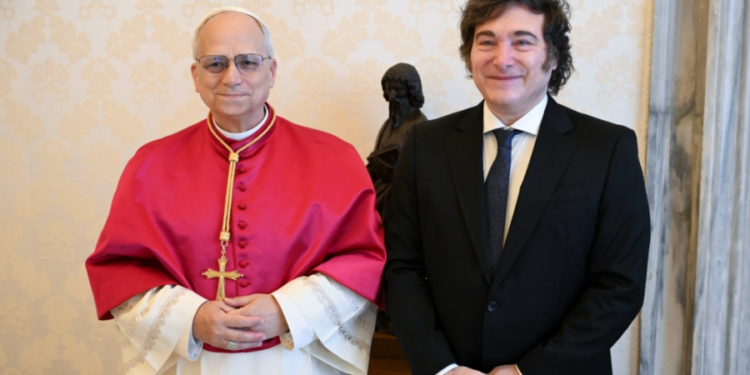 Milei formalizó la invitación al Papa León XIV para visitar Argentina