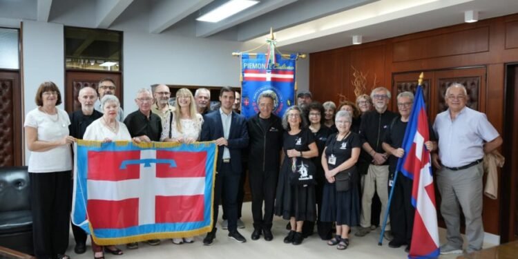 El intendente recibió al Grupo de Baile Piamontés