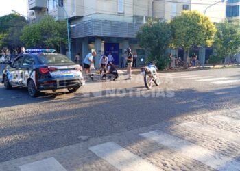 Accidente en Lavalle y Sarmiento: una motociclista resultó lesionada