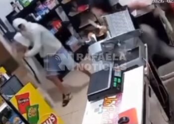 Intentaron asaltar un comercio, amenazaron con un arma y la empleada los ahuyentó con un cuchillo