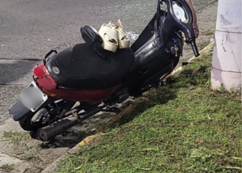 Grave accidente de moto en Bv. Santa Fe, una mujer fue trasladada inconsciente