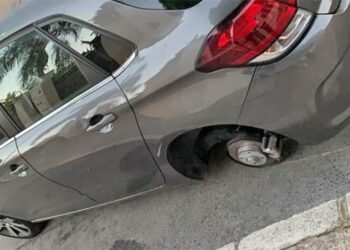 Barrio Mora: dejó el auto estacionado en la calle y le robaron una rueda