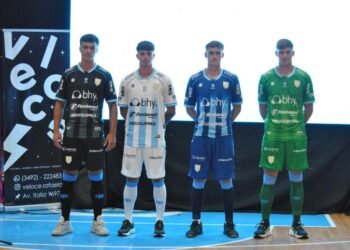 Atlético presentó el plantel y la indumentaria para su regreso a la Primera Nacional
