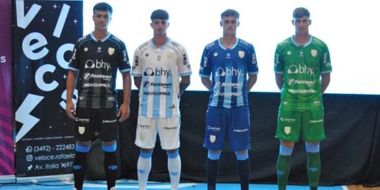 Atlético presentó el plantel y la indumentaria para su regreso a la Primera Nacional