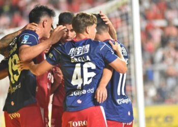 Unión ganó 4 a 0 a Gimnasia de Mendoza