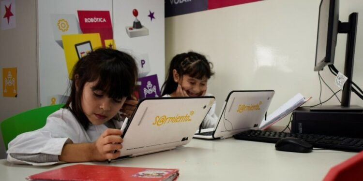 Provincia presenta un programa integral de Educación Digital para promover el uso responsable de la tecnología en las escuelas