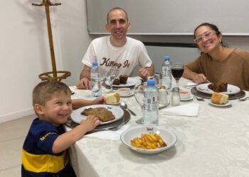 El emotivo reencuentro de Nahuel Gallo: la primera cena en familia tras 448 días de cautiverio