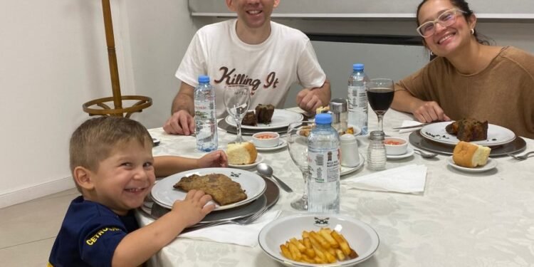 El emotivo reencuentro de Nahuel Gallo: la primera cena en familia tras 448 días de cautiverio