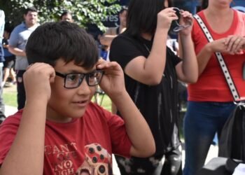 Realizan controles oftalmológicos gratuitos para niños en barrios de Santa Fe