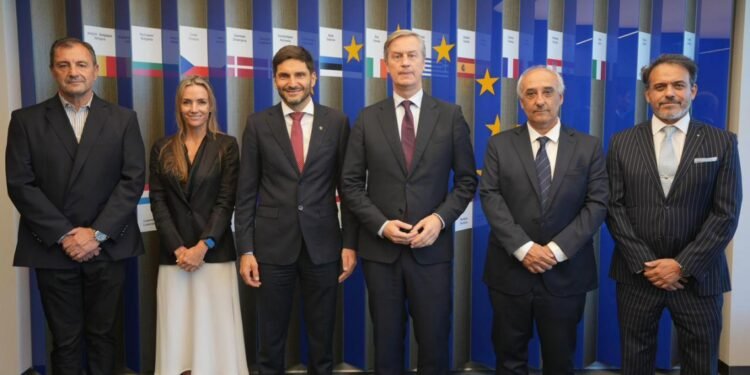 Pullaro se reunió con el embajador de la Unión Europea y consolidó la agenda comercial de Santa Fe