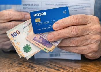 Jubilados: preparan el aumento de abril y ya está el calendario de pagos de ANSES