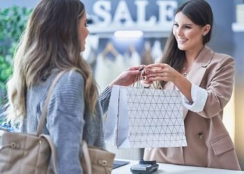 Comercio acordó una suba salarial del 5% y suma fija de $20.000