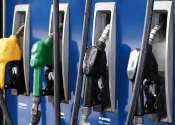 Fuerte suba de combustibles: la nafta ya aumentó más de 12% en marzo y presiona sobre la inflación