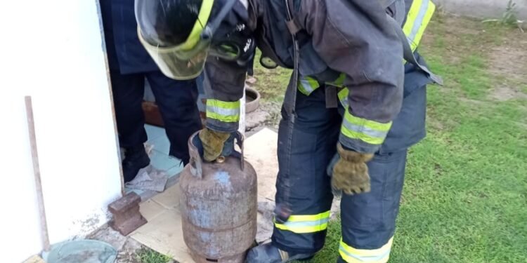 Al borde de la tragedia: una mujer intoxicada tras una masiva fuga de gas en su vivienda
