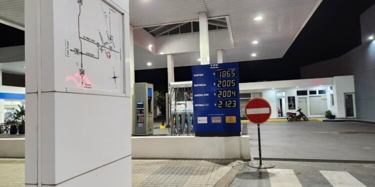 Golpe al bolsillo: los combustibles volvieron a subir en Rafaela y la Infinia rompió la barrera de los $2000
