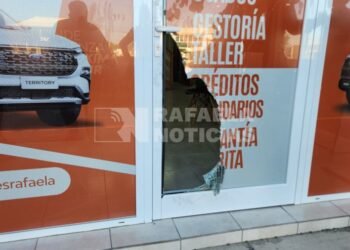 Robaron en una concesionaria: un menor sustrajo dinero y celulares