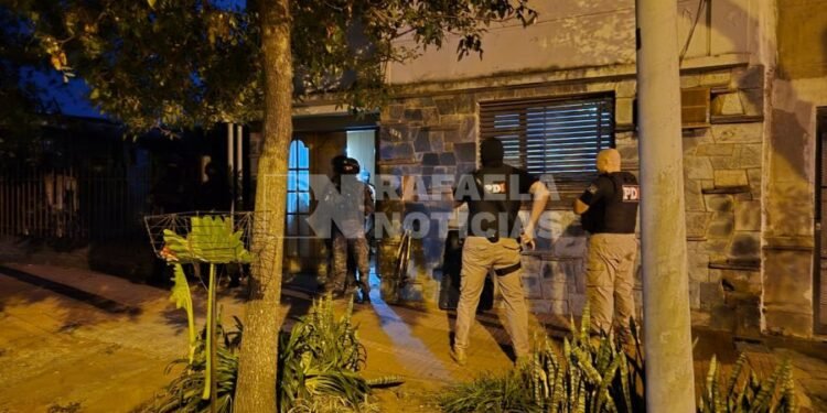 Realizan múltiples allanamientos en varios barrios, en busca de drogas y armas