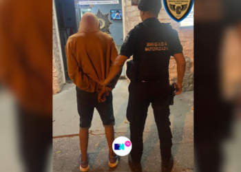 Encontraron a un menor durmiendo dentro de una oficina y fue trasladado por la Policía