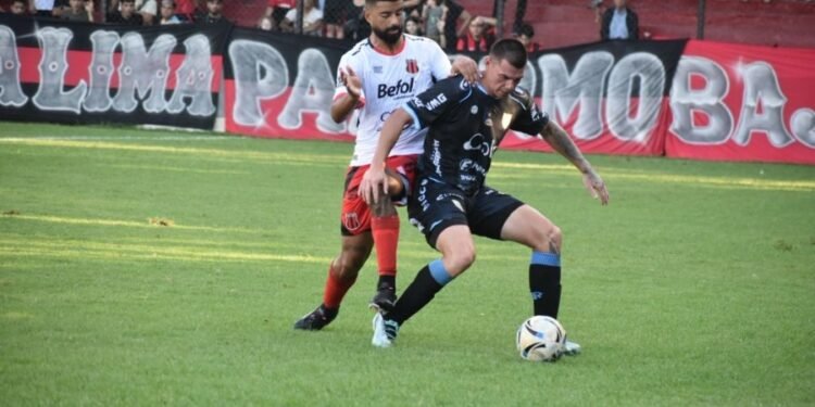 Atlético se trajo un punto de su visita a Capital Federal