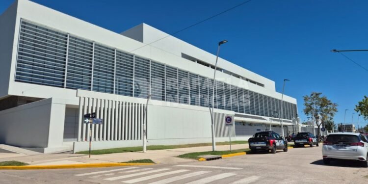 Un hombre cayó de una obra en construcción y debió ser asistido de urgencia